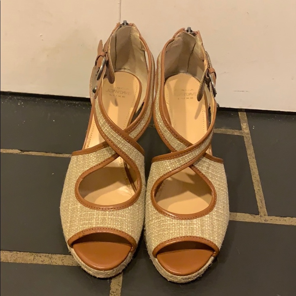 Circa Joan & David Luxe wedges